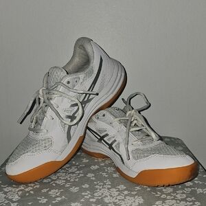 ASICS White Athletic Shoes with Gum Sole and Breathable Design Size US 6
